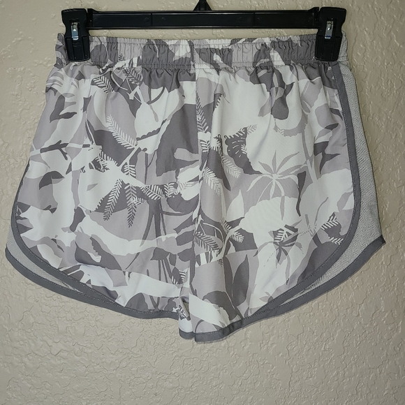 Nike Women's Dri-FIT Print Tempo Running Shorts - Picture 1 of 4